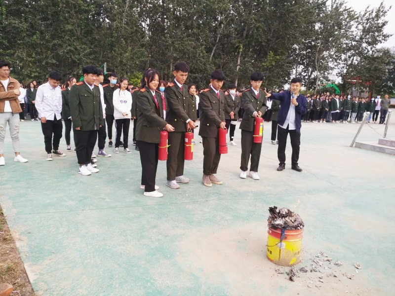 预防为主，安全第一 —— 我校进行消防知识讲座和演练活动