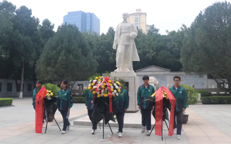 陵园祭英烈 矢志向前行