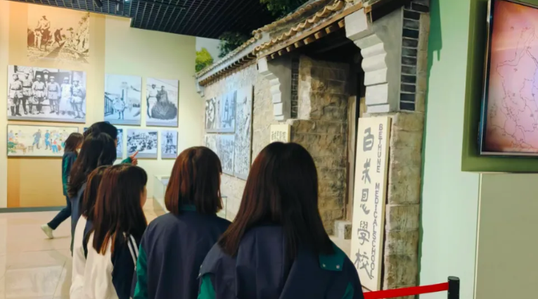 陵园祭英烈 矢志向前行
