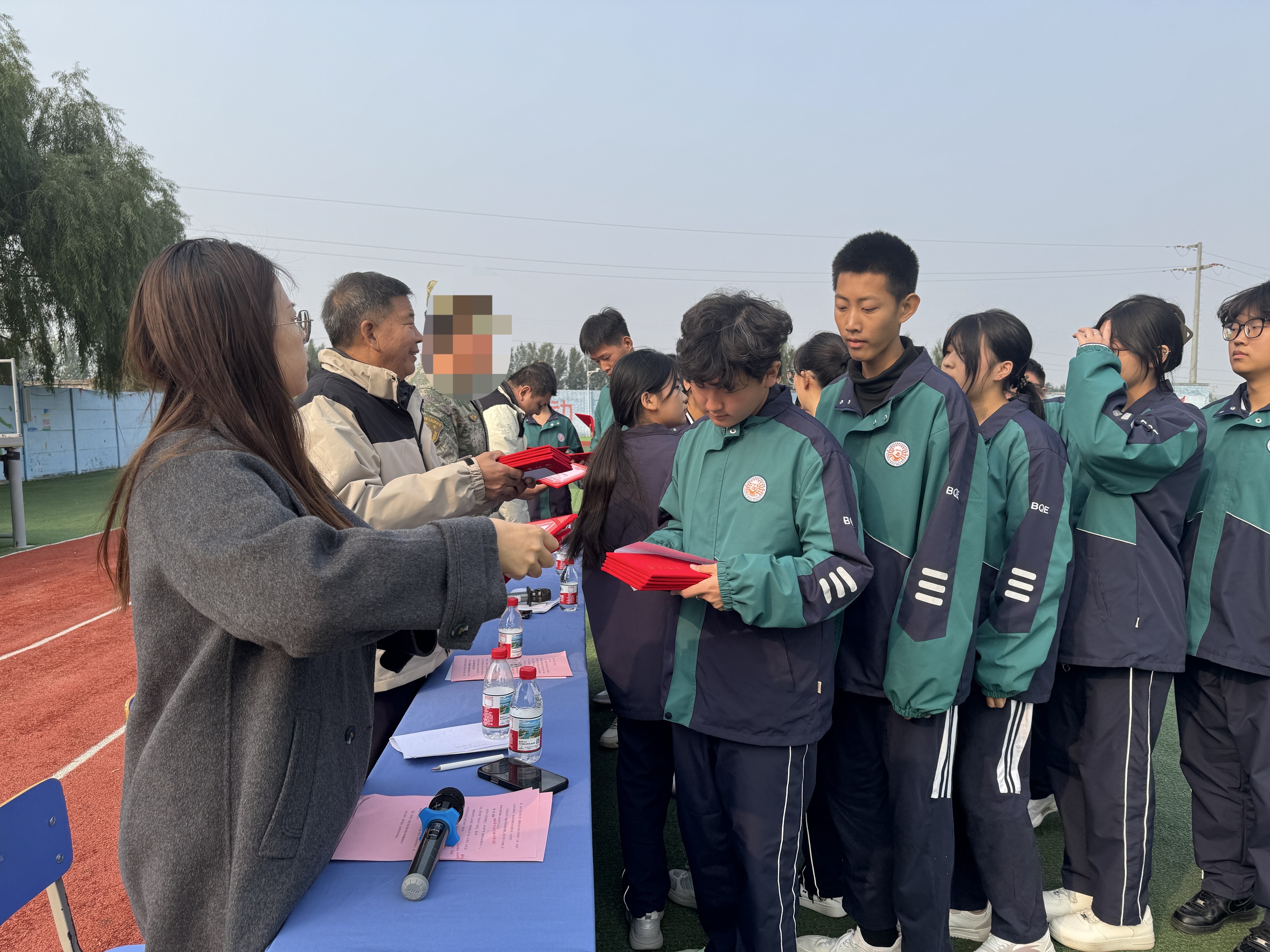 飒爽英姿绽风采，青春热血启新篇——石家庄白求恩医学院2025级军训汇演圆满落幕